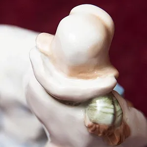 Авторская Коллекционная Фарфоровая Статуэтка «Мальчик и Снежный Медведь», Дулёво Россия.