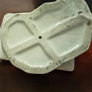 Фарфоровая статуэтка «Медведь с книгой», Октябрьский (Башкирский) фарфоровый завод СССР, 70-е гг.