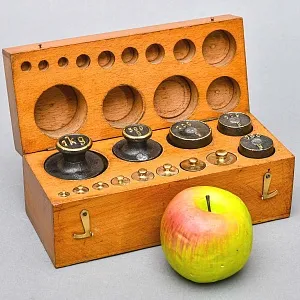 Большой Антикварный Набор Латунных Гирь и разновесов - 13 штук, Германия начало ХХ века..