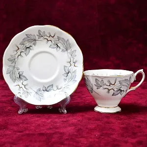 Коллекционная Фарфоровая Чайная пара «Cеребристый Клен», ROYAL ALBERT Англия, вторая половина ХХ века.