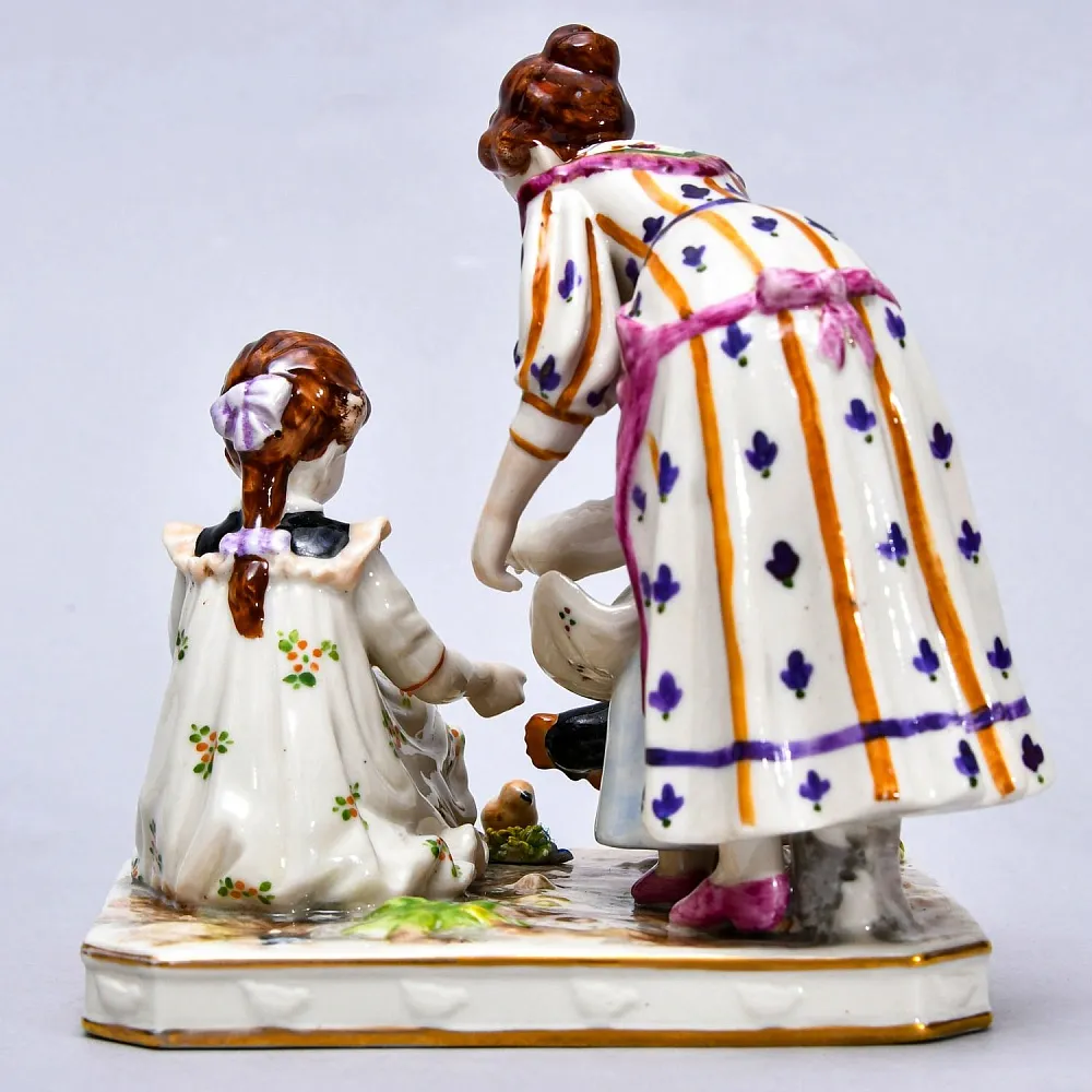 Редкость! Антикварная Фарфоровая Статуэтка «КОРМЛЕНИЕ КУР», Aсkermann & Fritze Германия.