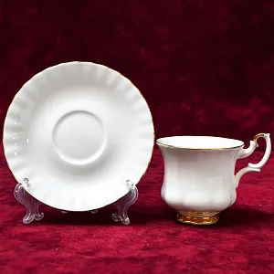 Коллекционная Фарфоровая Кофейная пара «Белое Золото», ROYAL ALBERT Англия, вторая половина ХХ века.