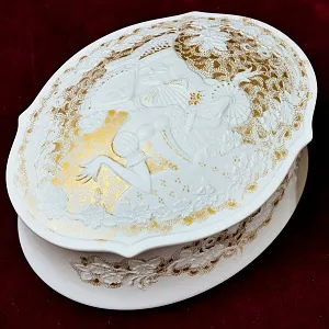 Коллекционная Шкатулка - Бонбоньерка «Рапсодия», фарфор KAISER Германия - 1979 год.