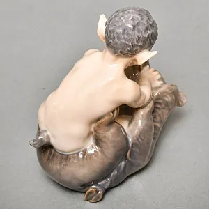 Коллекционная Фарфоровая статуэтка «Фавн с медведем», Royal Copenhagen Дания - 1968 год. 