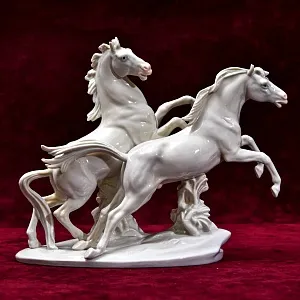 Коллекционная Фарфоровая Статуэтка «БЕГУЩИЕ ЛОШАДИ», Карл Энс / Karl Ens, Германия 60 гг.