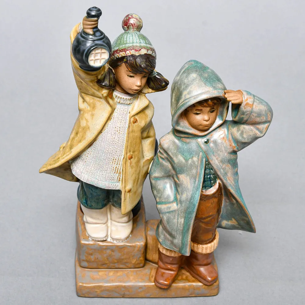 Коллекционная Фарфоровая статуэтка «Дети с фонарем», Lladro серия Грес, Испания.
