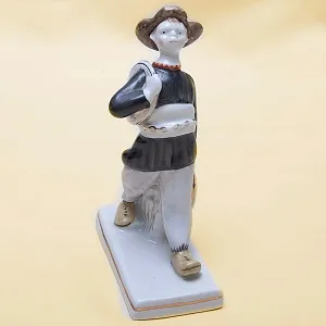 Коллекционная Фарфоровая статуэтка «Юный электрик», ДФЗ Вербилки СССР, середина ХХ века. 