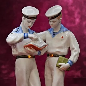 Знаковая Советская Фарфоровая Статуэтка «Нахимовцы» ЛФЗ СССР -1950-60 годы.