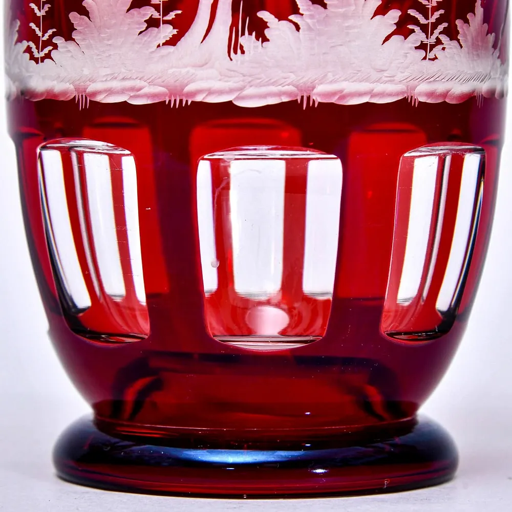 Винтажная Ваза «Охота» Рубиновый Хрусталь, Egermann, Богемия, Чехия, середина ХХ века.