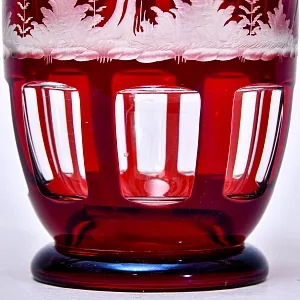 Винтажная Ваза «Охота» Рубиновый Хрусталь, Egermann, Богемия, Чехия, середина ХХ века.