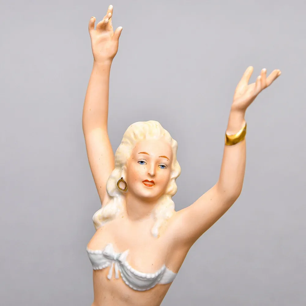 Коллекционная Фарфоровая статуэтка «Танцовщица с золотым браслетом», Schau Bach Kunst Германия.