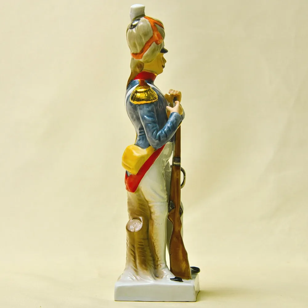 Фарфоровая Cтатуэтка Солдата - «Гренадёр Охраны» из серии «Армия Наполеона», Германия - 60-е гг.