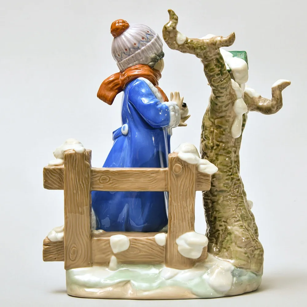 Коллекционная Фарфоровая статуэтка «Морозная зима или Девочка с птицей», Lladro Испания, 1985 год.