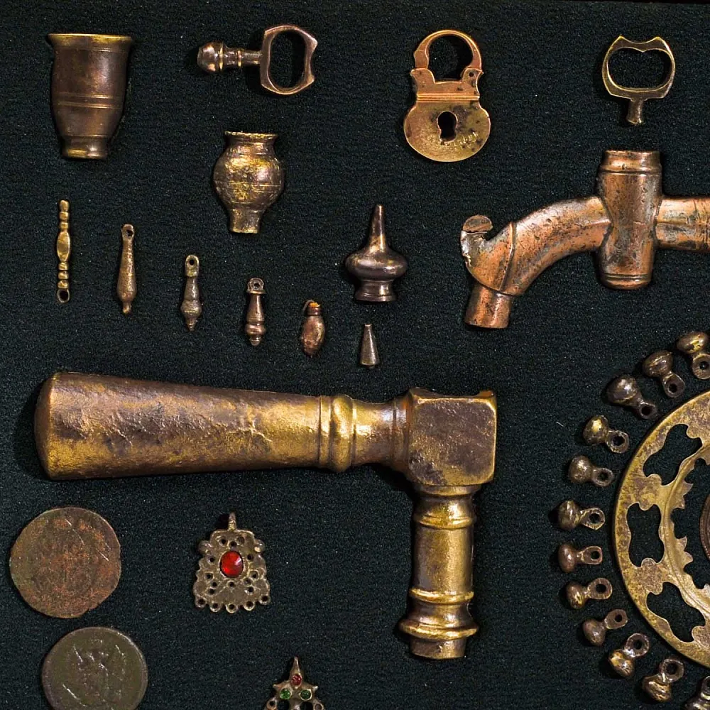 Настенное Коллекционное Панно - Картина "Старинные Латунные штучки". Россия конец XIX - начало ХХ века.