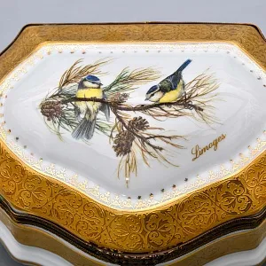 Коллекционная Фарфоровая шкатулка «Синицы на еловой ветке», Limoges Франция.