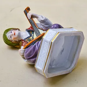 Антикварная Фарфоровая Статуэтка «Восточный музыкант», Edme Samson et Cie Франция 1880 -1930 годы.