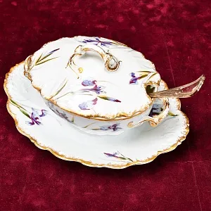 Редкость! Соусник - Судок с крышкой и ложкой "Цветы Ирисы" , Limoges Франция, середина ХХ века.