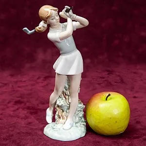 Редкая! Коллекционная Фарфоровая статуэтка «Гольфистка», NAO by Lladro, Daisa, Испания -1985 год.