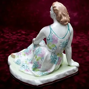 Авторская Фарфоровая Статуэтка «Летний день, Жена писателя А. Толстого» ДФЗ Дулево СССР -1958 год.