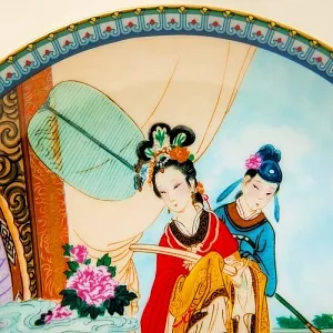 Коллекционная Тарелка - Блюдо «Госпожа и Служанка» Фарфор, Китай -1986 год.