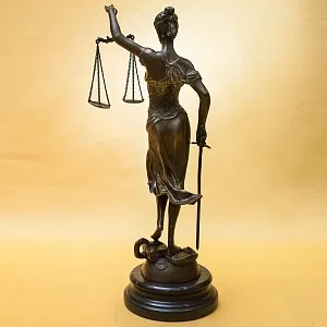 Большая Бронзовая статуэтка «ФЕМИДА - Богиня правосудия», J.B.Hirsch конец ХХ - начало ХХI веков. 