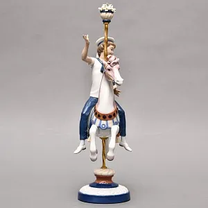 Коллекционная Фарфоровая статуэтка «Мальчик в матроске на карусельной лошадке», Lladro Испания. 