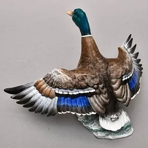 Птица - Фарфоровая Статуэтка «ВЗЛЕТАЮЩИЙ СЕЛЕЗЕНЬ», ROSENTHAL Германия, середина ХХ века.