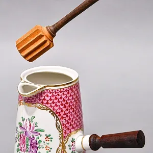 Фарфоровый Кувшин - Чайник для подачи горячего шоколада «ЦВЕТЫ» с лопаткой, Франция - середина ХХ века.