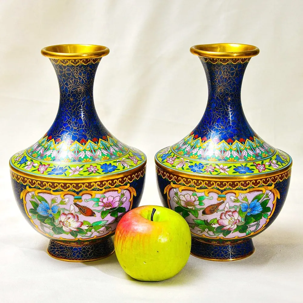 Редкость! Парные Вазы «Птицы в цветущем саду» в технике «Клуазоне» Китай начало ХХ века.