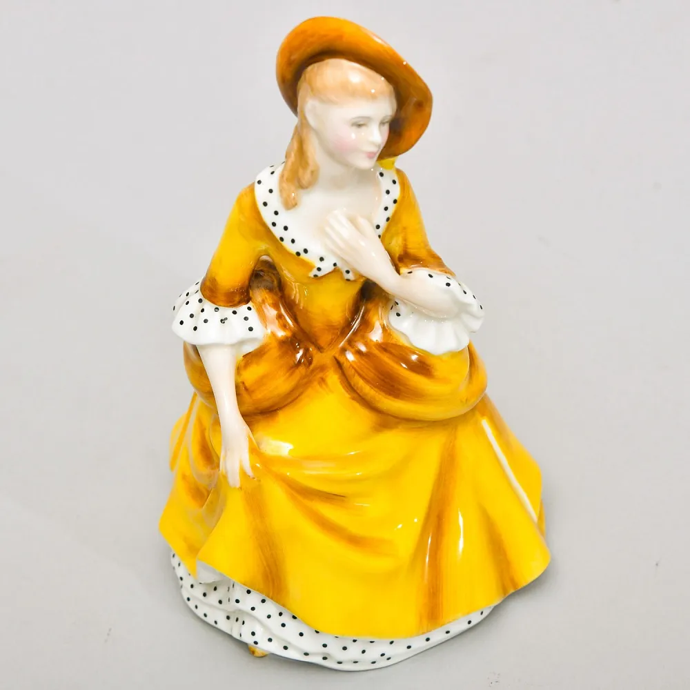 Коллекционная Фарфоровая статуэтка «Девушка в желтом платье. Сандра»,  Royal Doulton Англия.
