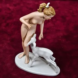 Авторская Фарфоровая статуэтка «Девушка с оленёнком», WALLENDORF, Германия середина ХХ века.