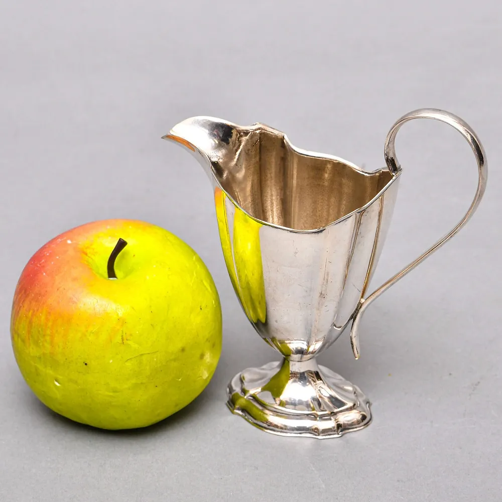 Классический Металлический Молочник - Соусник - Кувшинчик. Silverplate, SHEFFIELD Англия 50-е годы ХХ века.