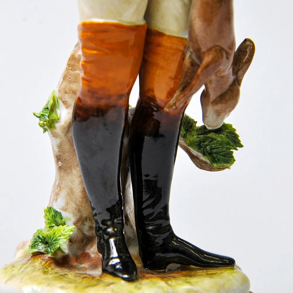 Коллекционная Фарфоровая статуэтка «Охотник с трофеем», Scheibe - Alsbach Германия 1952 - 1972 годы.