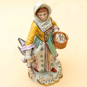 Редкость!!! Фарфоровая Статуэтка «Девушка с гусем» Н-23,5см. SITZENDORF  Германия