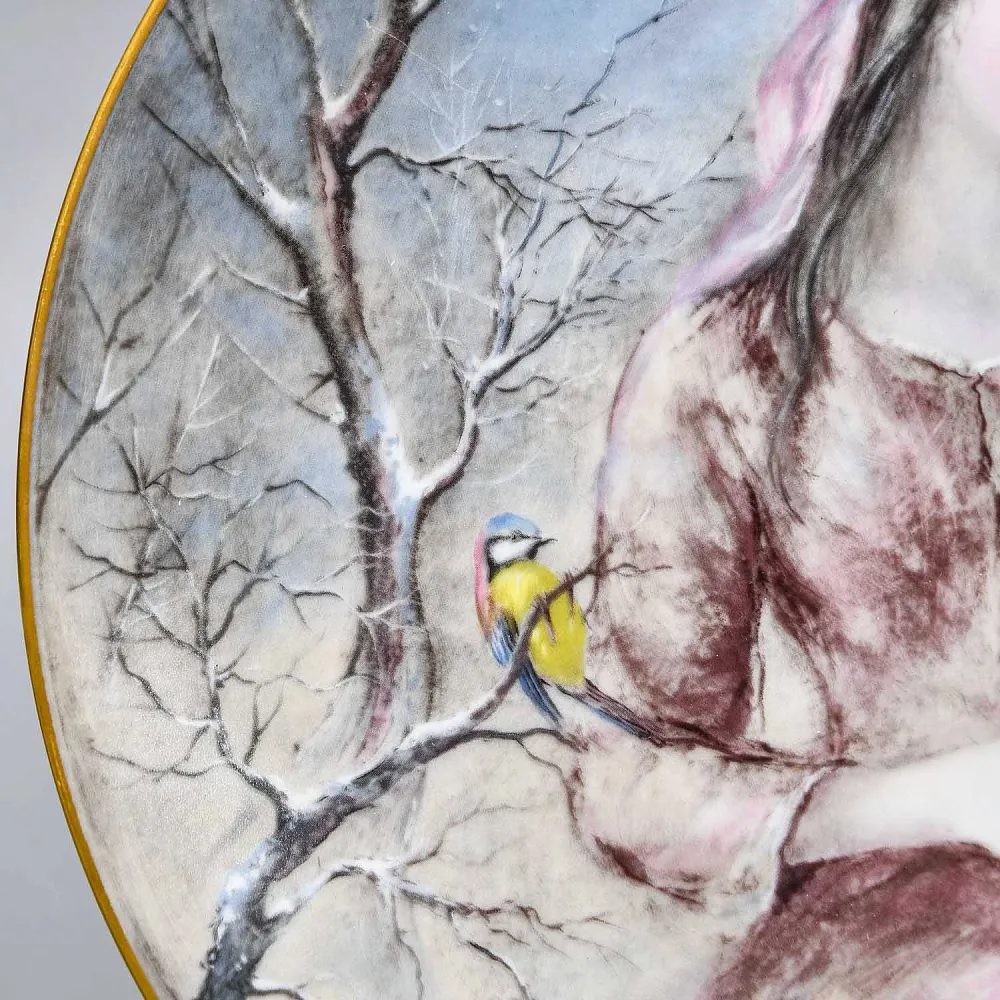 Коллекционная Фарфоровая тарелка «Девушка - Зима», Henri d'Arceau - Limoges Франция, 1979 год. 