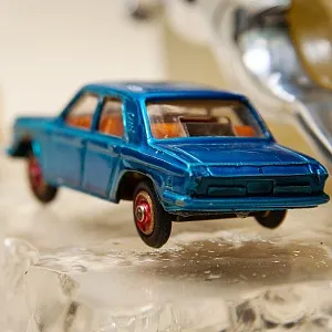 Настольный Сувенир - Памятный Подарок -  «Волга ГАЗ -24» Металл, Оргстекло - СССР -1981 год.