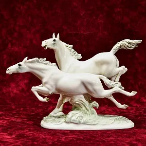 Коллекционная Фарфоровая Статуэтка «БЕГУЩИЕ ЛОШАДИ», Hutschenreuther,  Германия, 1968-1970 гг.