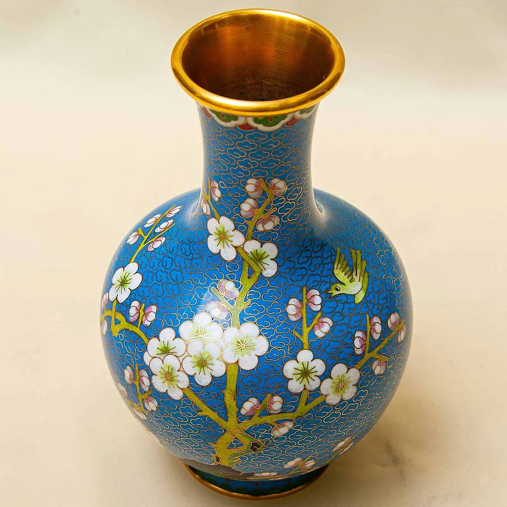 Шикарная Ваза «Сакура в цвету» в технике « Клуазоне» Китай 50 -е годы ХХ века.