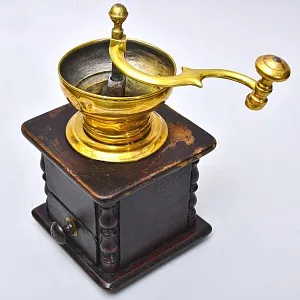 Антикварная Большая Ручная Механическая Кофемолка Франция 20-е годы ХХвека.