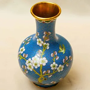 Шикарная Ваза «Сакура в цвету» в технике « Клуазоне» Китай 50 -е годы ХХ века.