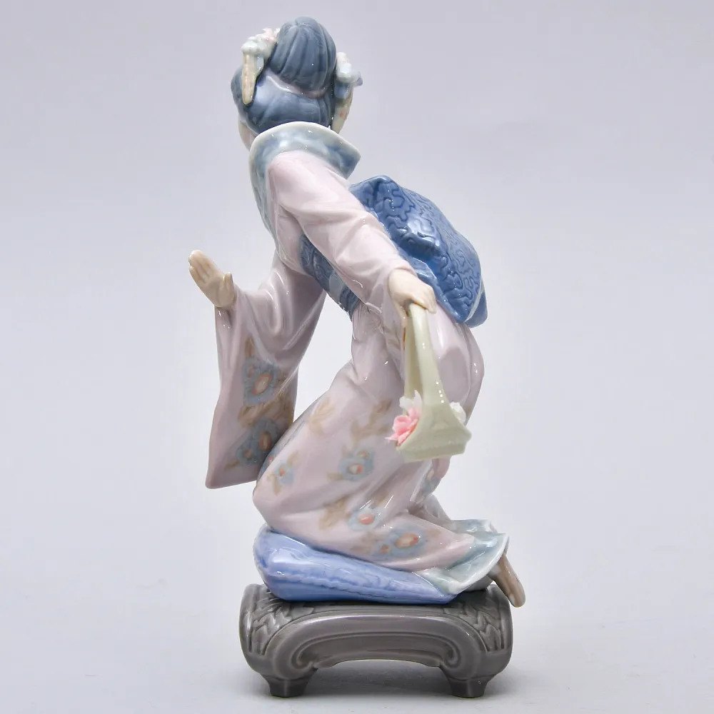 Редкость!!! Коллекционная Фарфоровая Статуэтка «Мичико. Японская девушка с корзиной цветов», Lladro Испания.