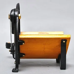 Винтажная Ручная Механическая Хлеборезка - Слайсер - Нож, RAADVAD Дания, середина ХХ века.