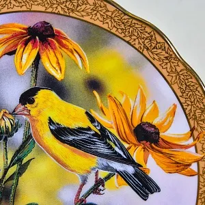 Коллекционная Фарфоровая тарелка «Золотые птицы на цветах»,  Bradford Exchange Англия - 1996 год.