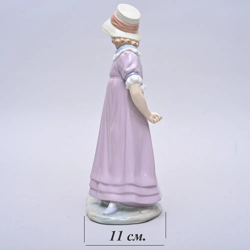 Коллекционная Фарфоровая статуэтка «Девочка с куклой», Lladro Испания, 1978 год.