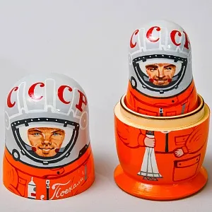Авторский Сувенир - Памятный Подарок - «Матрёшка - Космонавты СССР», Дерево - Россия. 