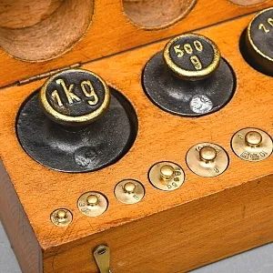 Большой Антикварный Набор Латунных Гирь и разновесов - 13 штук, Германия начало ХХ века..