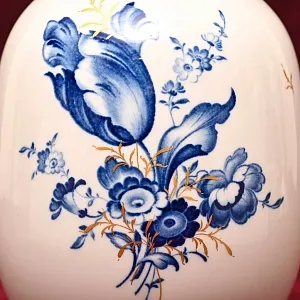 Фарфоровая Ваза из коллекции «Голубые Цветы», MEISSEN Германия - 1986 год.