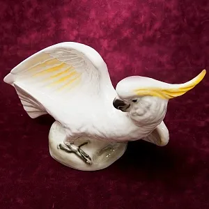 Большая Статуэтка Птица - Попугай - Какаду Желтохохлый, фарфор ИФЗ, Россия.