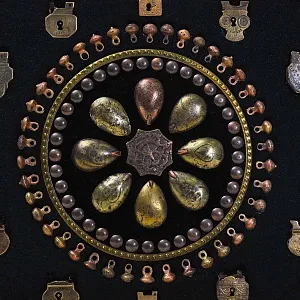 Настенное Коллекционное Панно - Картина "Старинные Латунные замки и накладки" . Россия конец XIX  начало ХХ века.