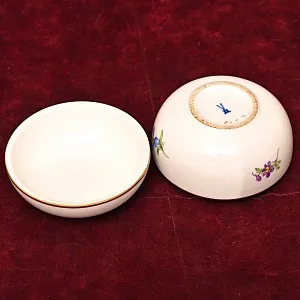 Коллекционная Шкатулка - Бонбоньерка «ЦВЕТЫ», Фарфор MEISSEN, Германия - первая половина ХХ века.